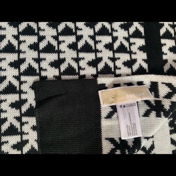 Micheal Kors Hat and Scarf - Picture 2 of 3